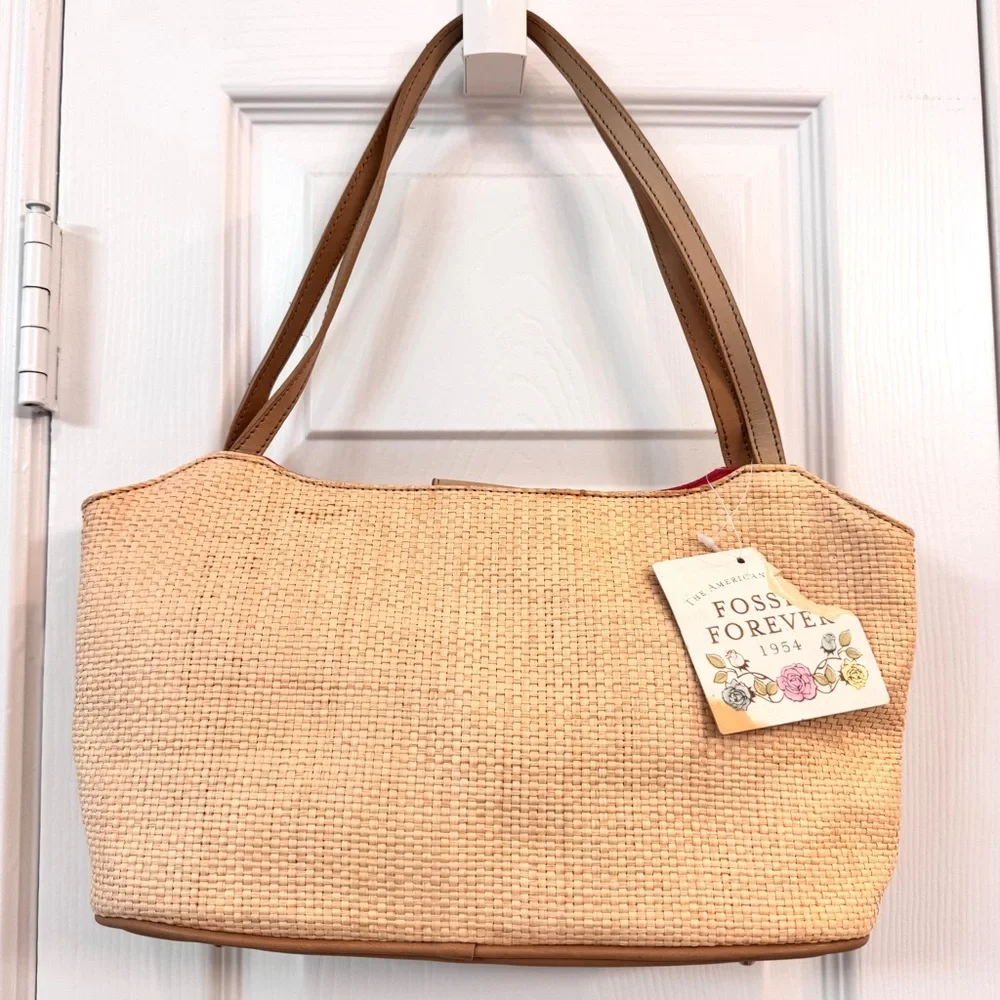 Fossil Forever Cottagecore Straw tote with Velvet flowers new - Picture 5 of 7